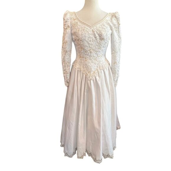 SALE…Vintage White Wedding Gown Beaded longsleeve size 10 - Picture 5 of 16